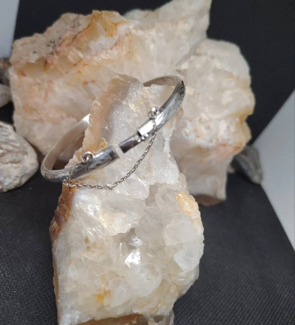 Vintage Sterling Silver Engraved Bangle Bracelet With Safety Chain - Picture 3 of 5